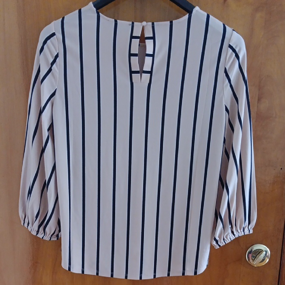 Adrianna Papell Black and White Puff Sleeve Blouse - Picture 5 of 6